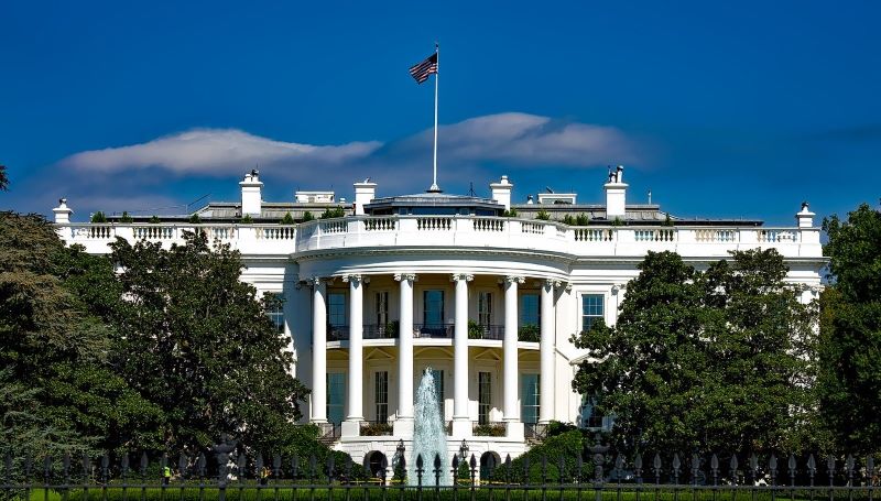 青空とホワイトハウスの写真